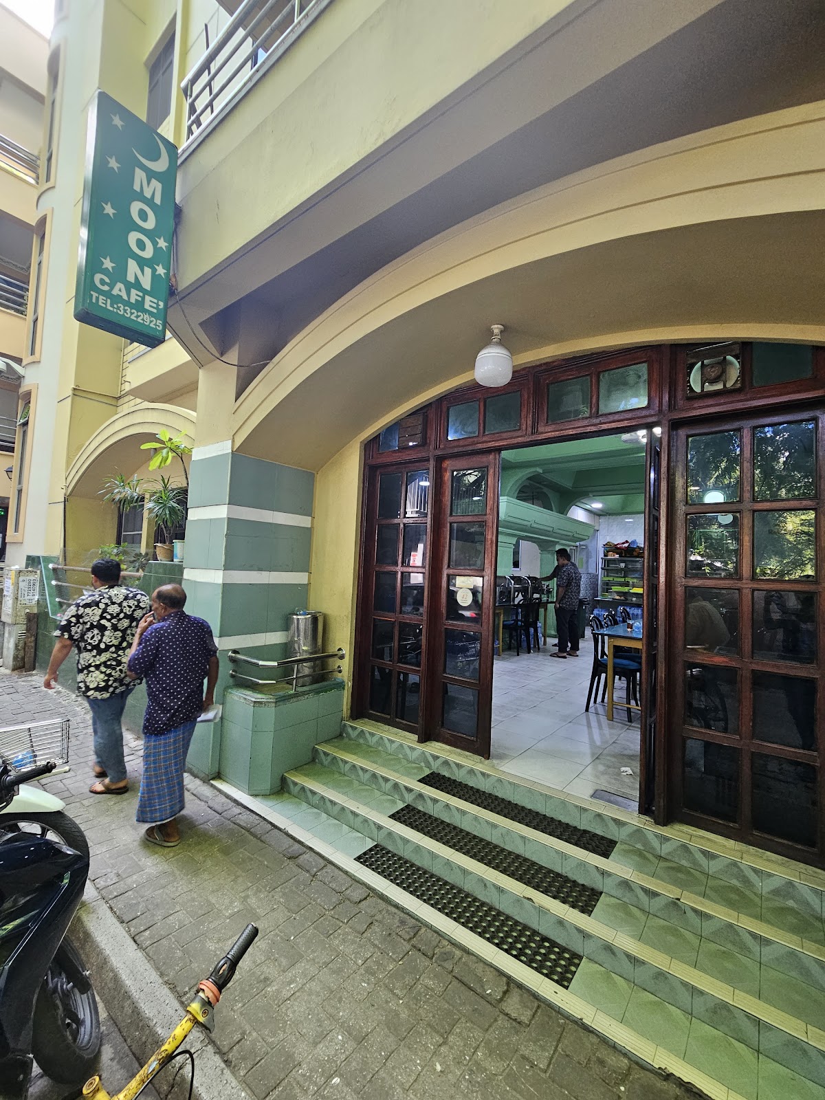 Moon Cafe