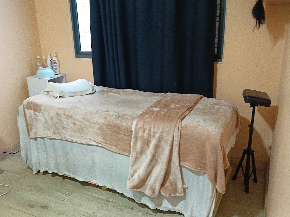 SALOON FOSHI BARBER SHOP photo 2
