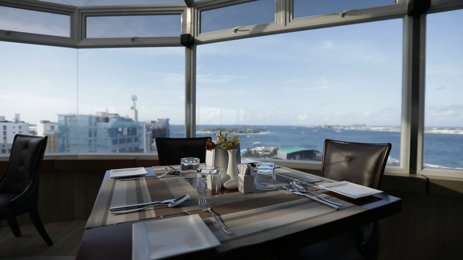 Counter Glow Restaurant